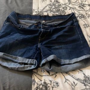 Levi’s roll tab mid length